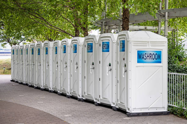 Best Portable restroom trailer rental  in Parkwood, CA